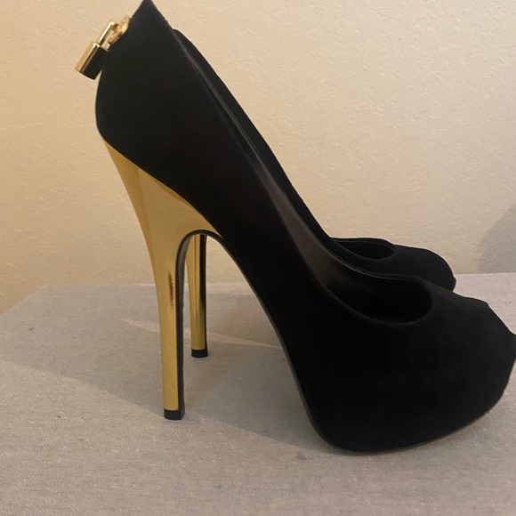 Authentic Louis Vuitton Heels Size 38! - Picture 6 of 6